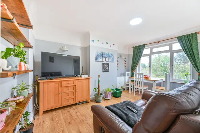 Greenford, UB6, photo 1