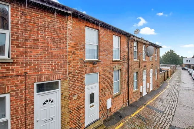 Avenue Road, London, NW10, photo 2