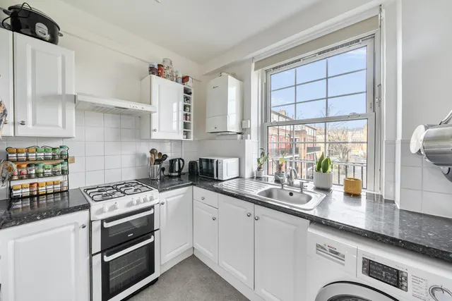 Photo 3 — Swan Mead, SE1