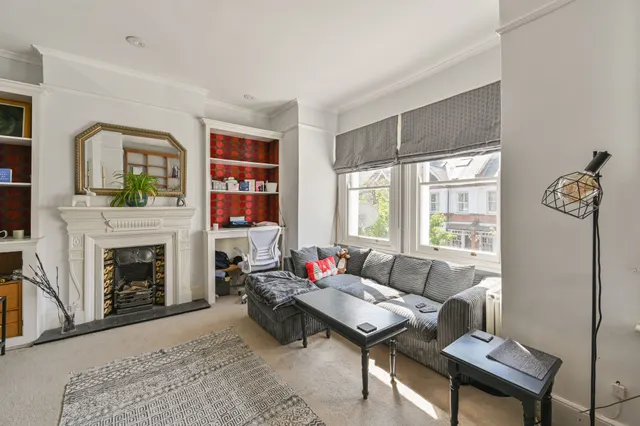 Photo 3 — 6a Oakmead Road, London