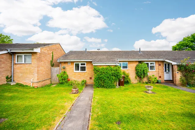 10 Powell Close, Guildford, photo 1