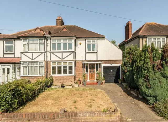 Chiltern Drive, Surbiton, KT5, photo 1