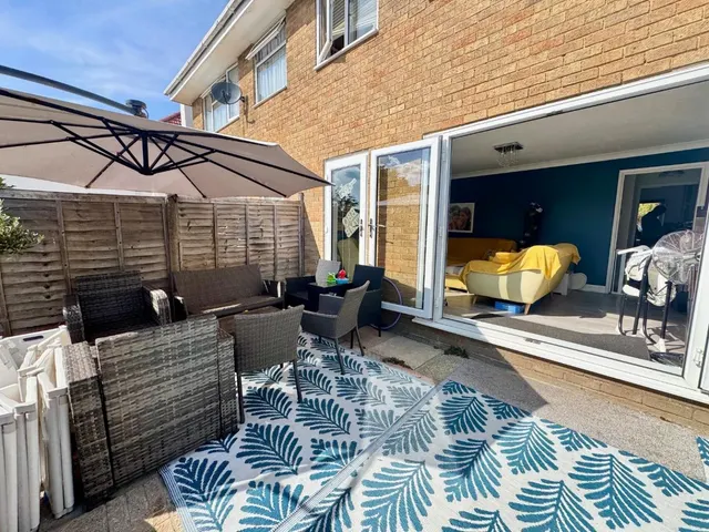 Portsmouth Road, Bursledon, SO31, photo 2