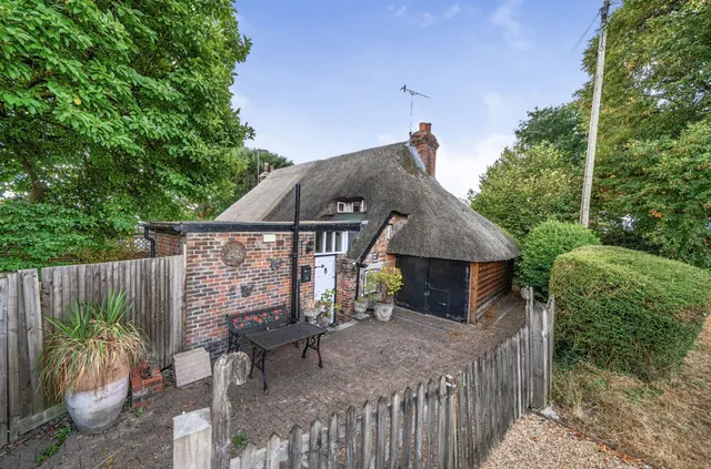 Midhurst Road, Lavant, PO18, photo 1