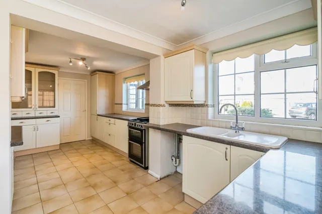 Sutherland Drive, Lowestoft, NR32, photo 3