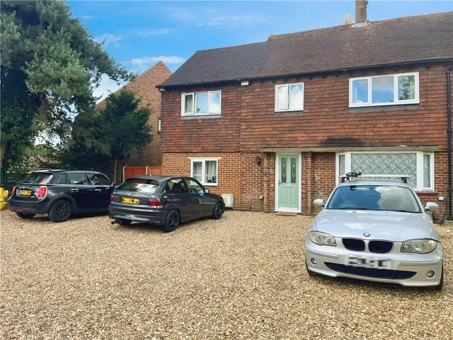 Yew Tree Drive, Guildford, GU1, photo 1