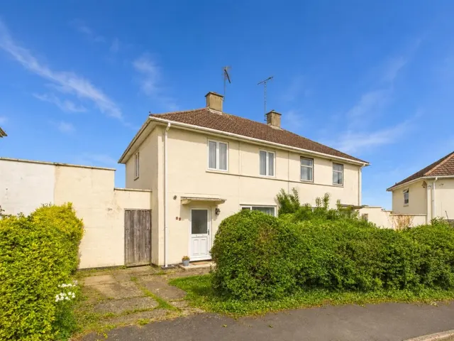 Birchall Avenue, Matson, photo 1