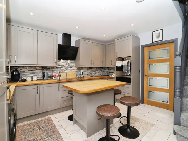 Lonydd Glas Pontyclun, CF72, photo 3