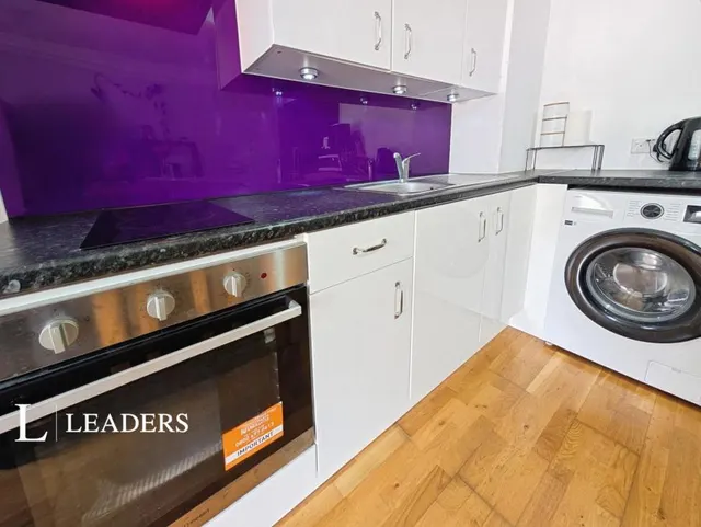 Farncombe Road, Worthing, BN11, photo 3