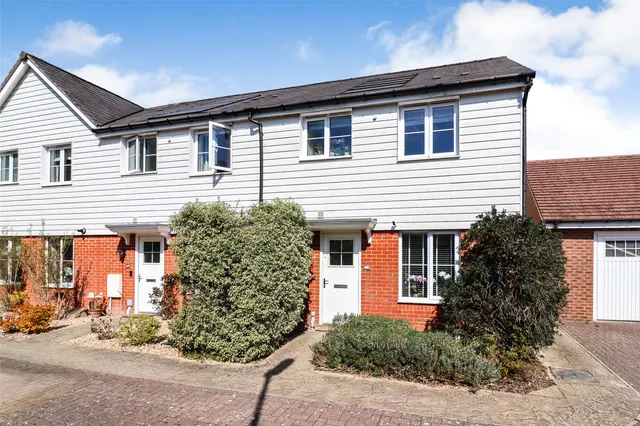 Kukri Gardens, Church Crookham, Fleet, Hampshire, GU52 8EU, photo 1