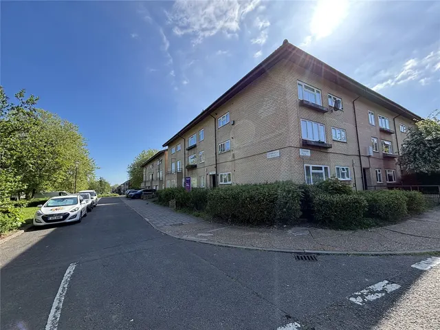 Conniburrow Boulevard, Conniburrow, MK14