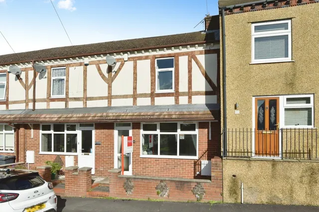High Street, Halmer End, ST7, photo 1