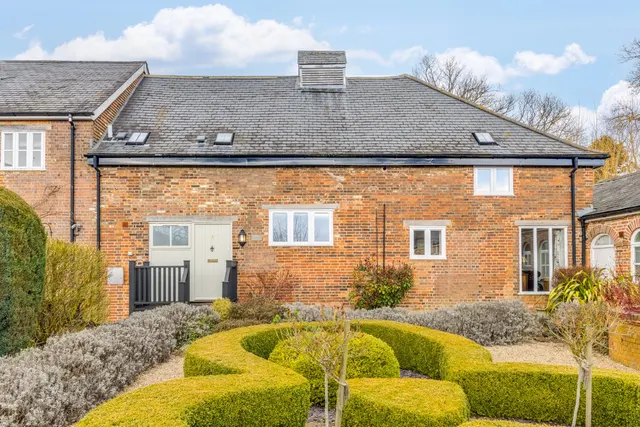 Home Farm Court, Putteridge Park, LU2, photo 1