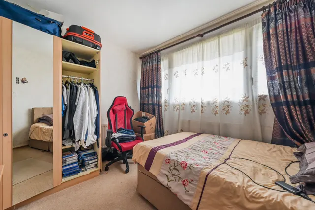 Photo 3 — 19 Butler House, Burdett Road, London