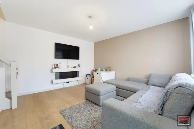 Hensworth Road, Ashford, photo 3
