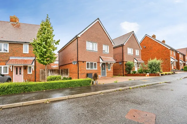 Meadowsweet Lane, Stone Cross, BN24, photo 2