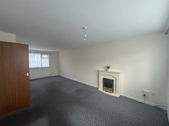 Hollowood Avenue, DE23, photo 3