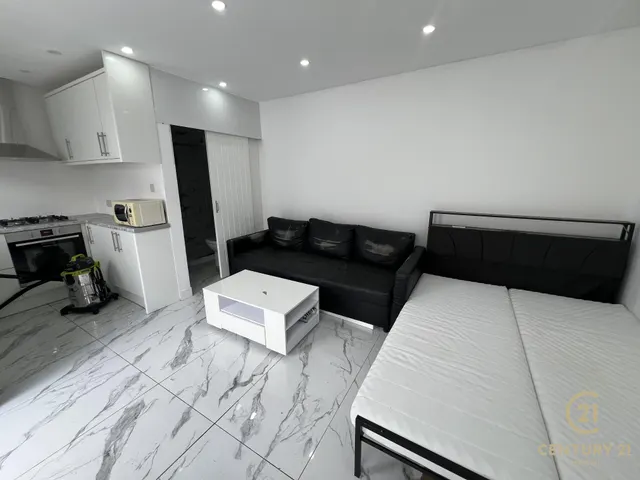 Fern Lane, Hounslow, TW5, photo 3
