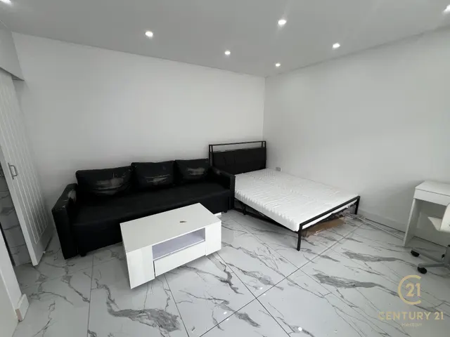Fern Lane, Hounslow, TW5, photo 1