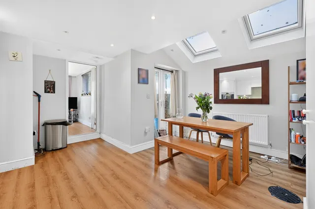 Chiswick Road, London, W4, photo 3