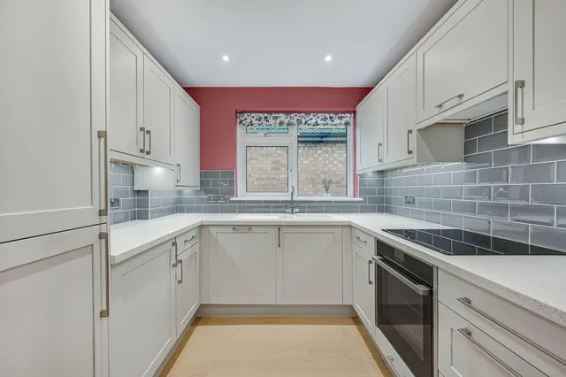 Approach Road, Ashford, TW15, photo 3