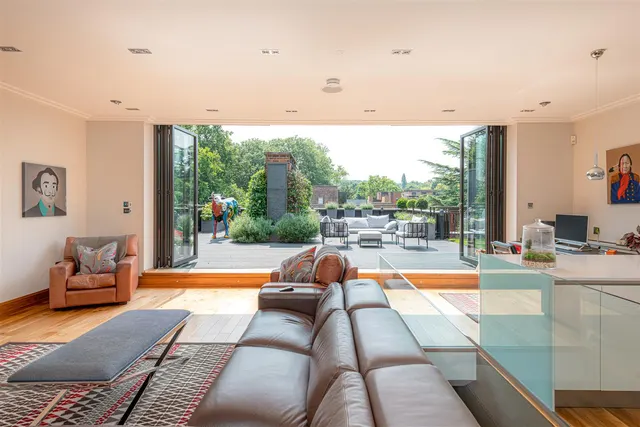 Photo 3 — The Bishops Avenue, London, N2 0BN