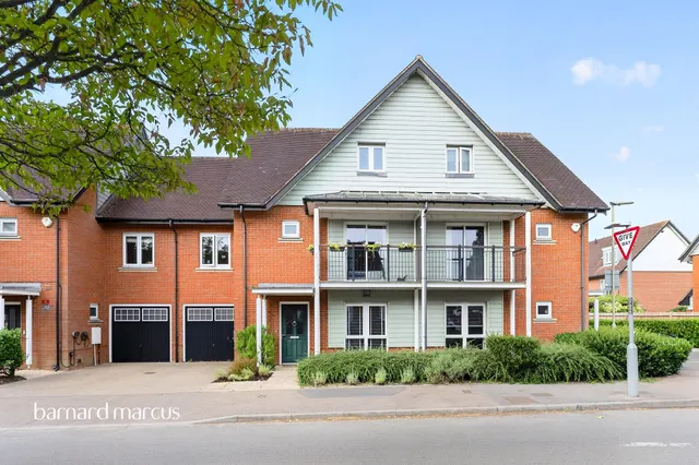 Holmesdale Avenue, Redhill, photo 1