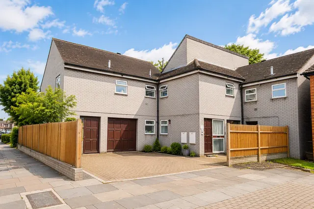 Greenford Road, Greenford, UB6, photo 1