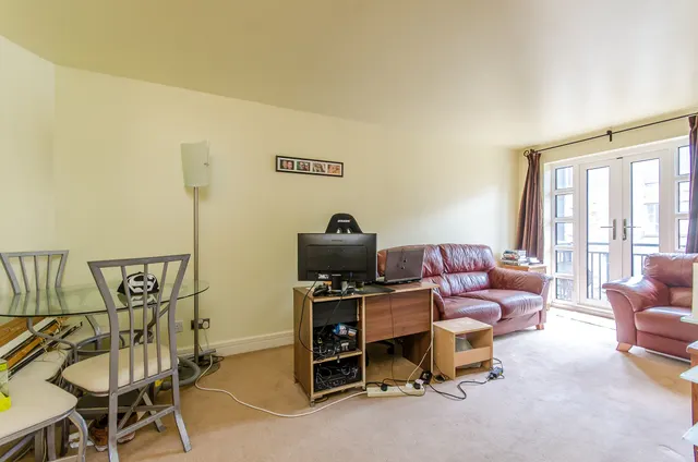 First Floor Flat, 16 Equity Square, London, photo 1