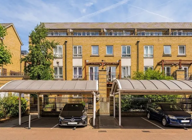 St Davids Square, Canary Wharf, E14
