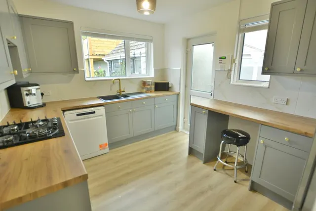 Hull Crescent, Bearwood, BH11, photo 2