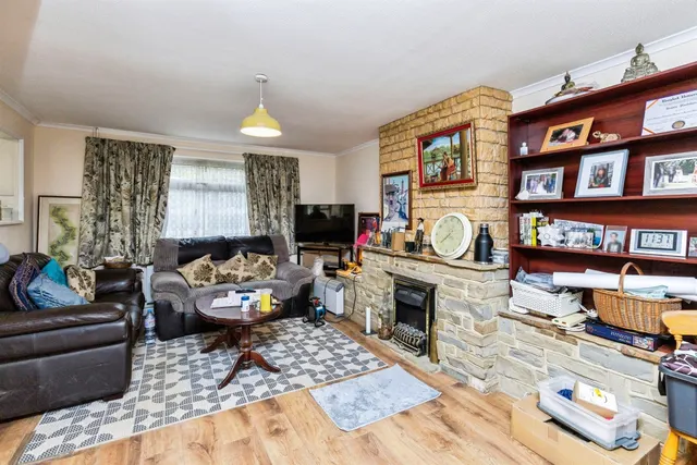 Petworth Drive, Burgess Hill, RH15, photo 2