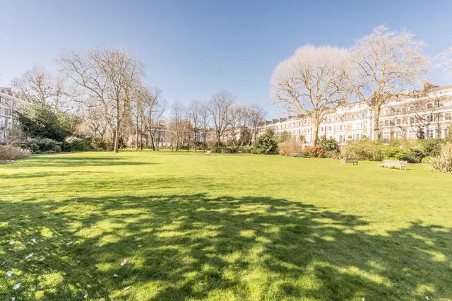 Photo 3 — 1a Melton Court, Onslow Crescent, London