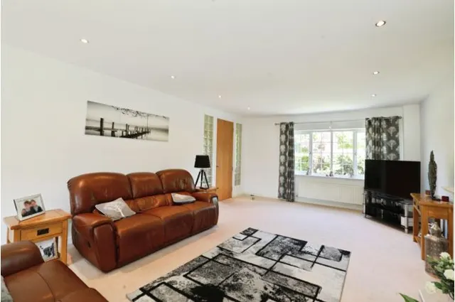 Wychwood Park, Crewe, CW2, photo 2