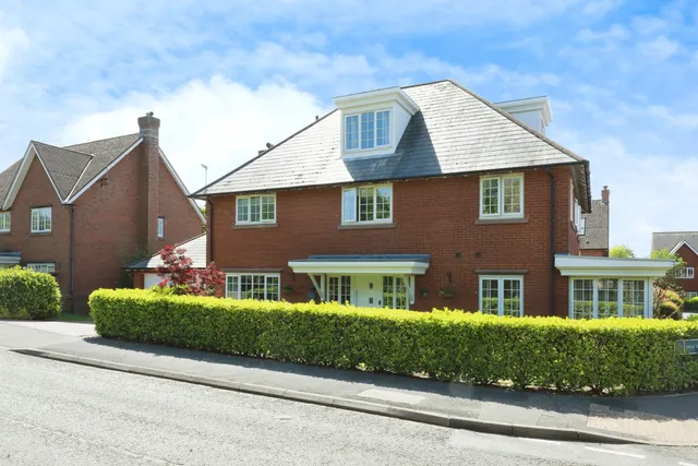 Wychwood Park, Crewe, CW2, photo 1
