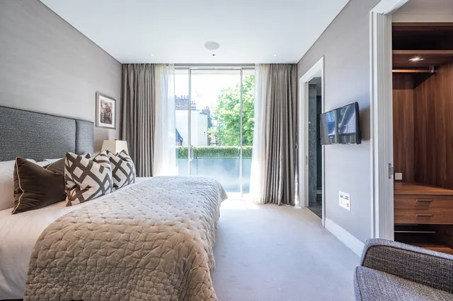 Photo 2 — Apartment 4.01, 62 Green Street, London
