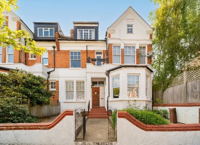 2 bedroom flat — Muswell Avenue, Muswell Hill, N10