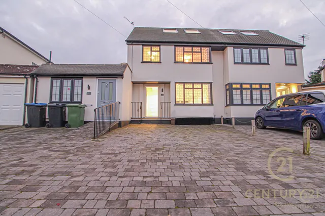 Rhodrons Avenue, Chessington, KT9, photo 1