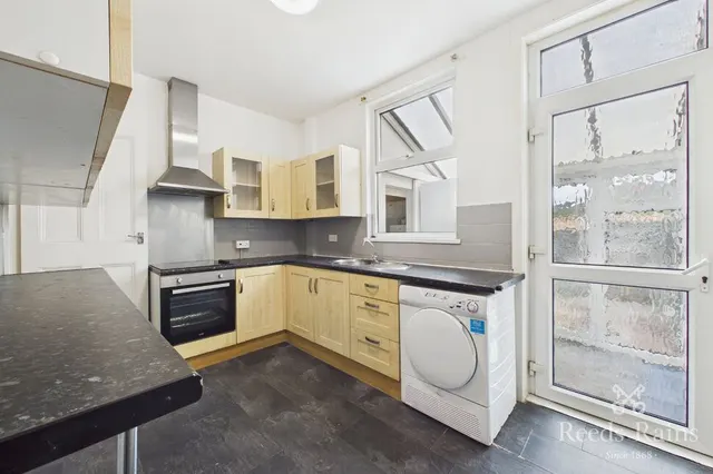 Manor Road, Wakefield, WF2, photo 3