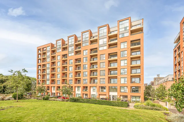 Flat 3, Quarrion House, 14 Thonrey Close, London, photo 1