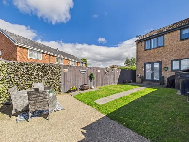 Photo 2 — Seaton Close, Wardley, Tyne and Wear, NE10