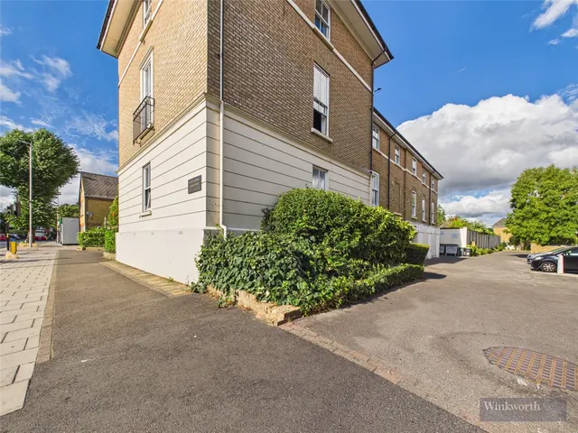 Lysander Gardens, Surbiton, KT6, photo 1