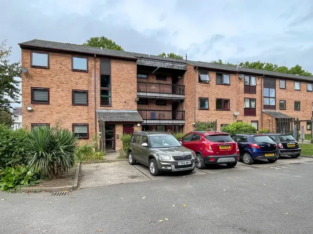 Blackbird Road, Leicester, LE4, photo 1
