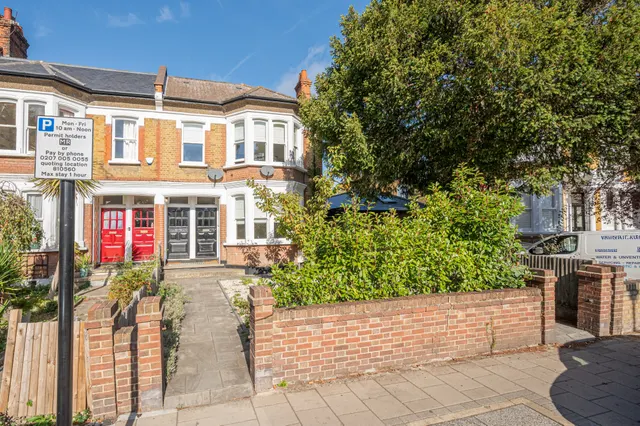 London, SW16, photo 1