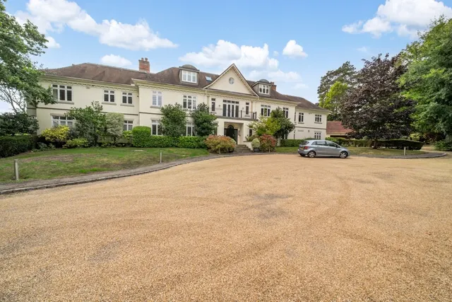 Priory Road, Sunningdale SL5, photo 1