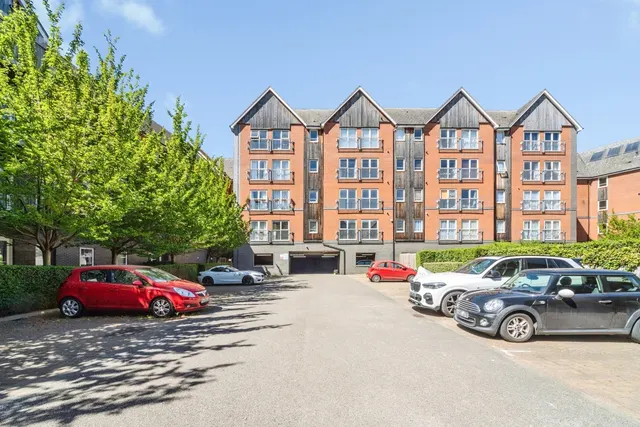 Millward Drive, Bletchley, Milton Keynes, Buckinghamshire, MK2, photo 1