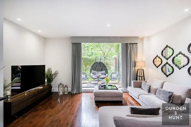Whitehall Road, Woodford Green, IG8, photo 3
