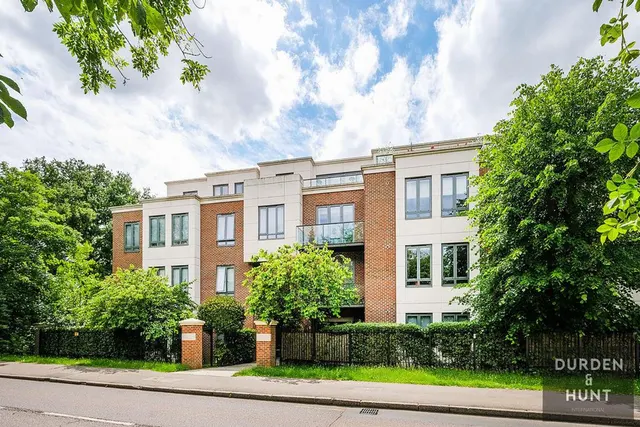 Whitehall Road, Woodford Green, IG8, photo 2