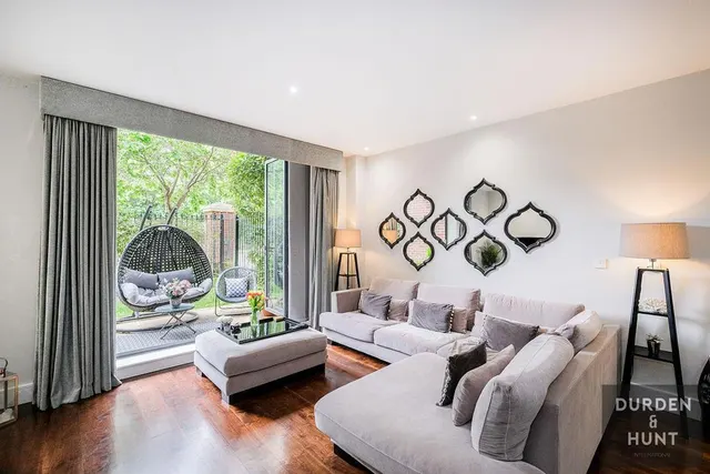 Whitehall Road, Woodford Green, IG8, photo 1