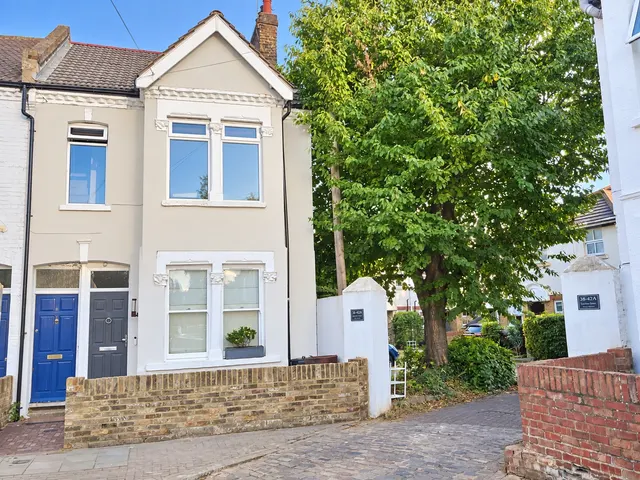 Lydden Grove, Wandsworth, London, SW18, photo 1